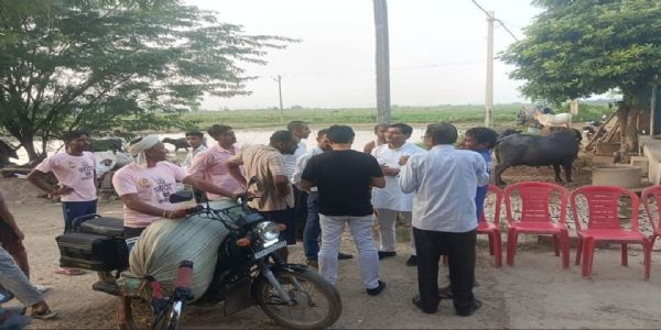 पीडीए सम्मेलन को सफल बनाने गांव-गांव पहुंचे सपा जिलाध्यक्ष