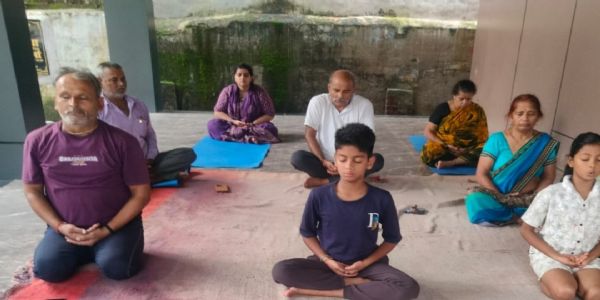 योगाभ्यास से शरीर और मन को स्वस्थ रखने के बताए उपाय