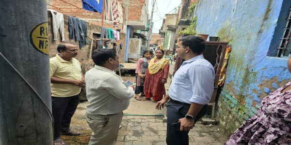 बाढ़ प्रभावित लोगों को हर जरूरी सुविधा उपलब्ध कराएं : अनुभव सिंह
