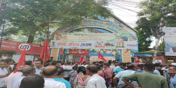 विभिन्न मांगों को लेकर किसान सभा ने महकमा परिषद के सीईओ को सौंपा ज्ञापन