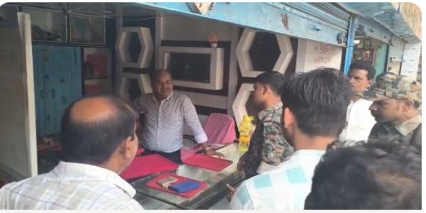 ज्वेलरी शॉप का वेंटिलेटर तोड़कर डेढ़ किलो चांदी ले उड़े चोर