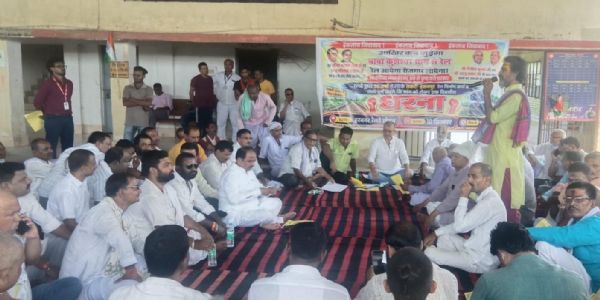 पुराने रेल मार्ग से कुशेश्वरस्थान तक रेल परियोजना पूरी कराने की मांग, हरनगर स्टेशन पर धरना