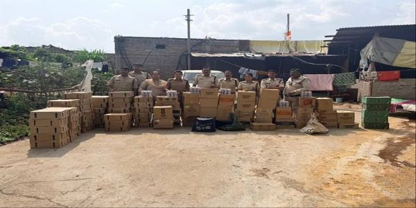 इंदौरः बंद मकान से करीब 5.50 लाख रुपये कीमत की 792 लीटर अवैध मदिरा बरामद