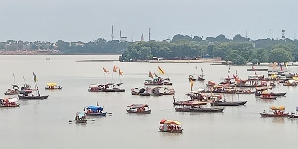 प्रयागराज में फिर बढ़ने लगा गंगा-यमुना का जलस्तर , सभी तटबंध सुरक्षित