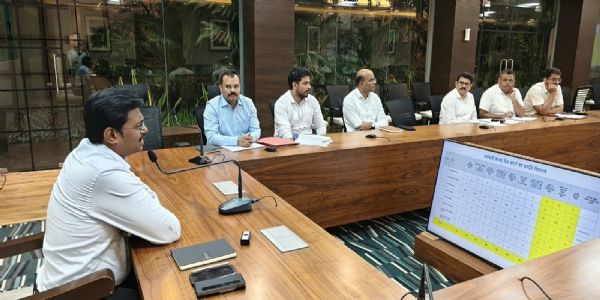 सितंबर के अंत तक नगर की सभी सड़कें हाें दुरुस्त : के. विजयेंद्र पांडियन