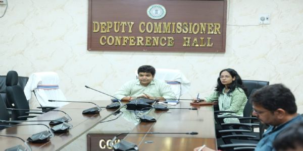 डेंगू रोकथाम को लेकर निगरानी और जांच बढ़ाने का उपायुक्त ने दिया निर्देश