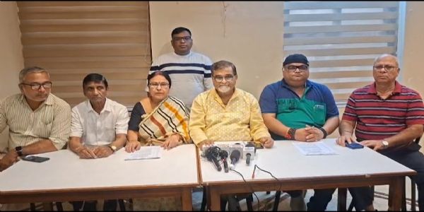 धीरेन्द्र शास्त्री की टिप्पणी से बंग समाज नाराज, सार्वजनिक माफी की मांग