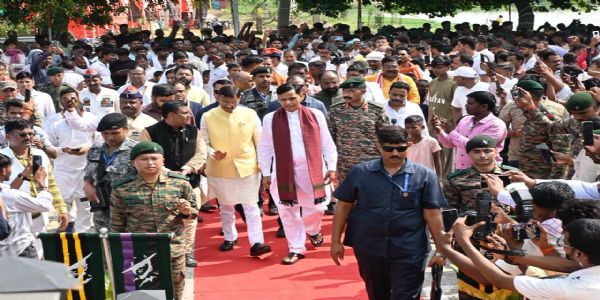 गाजीपुर में अब्दुल हमीद की 61वीं शहादत वर्षगांठ पर भावपूर्ण श्रद्धांजलि, रक्षा राज्यमंत्री संजय सेठ ने अर्पित किया पुष्पचक्र