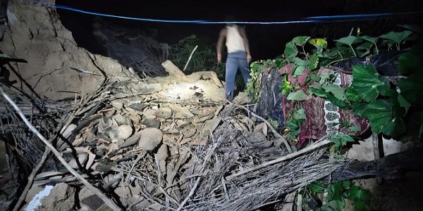 छतरपुर: आधी रात भरभराकर गिरा कच्चा मकान, मलबे में दबकर दो बच्चियों की मौत, मां गंभीर घायल