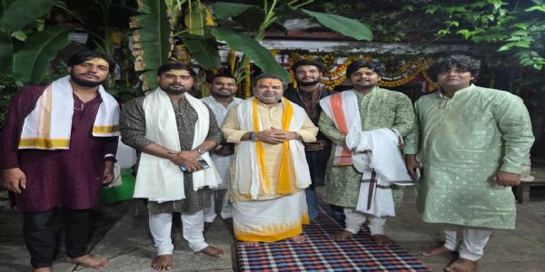 कन्हैया की छठी पर भजनों से गूंजा राम मंदिर, कृष्ण भक्ति में झूमे श्रद्धालु
