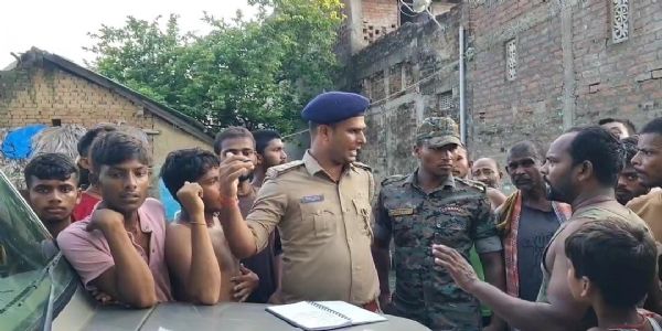 मौके पर मौजूद पुलिस मौके पर मौजूद पुलिस