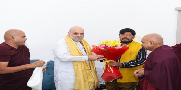 महाबोधि विहार के प्रबंधन को लेकर अमित शाह से मिले रामदास आठवले महाबोधि विहार के प्रबंधन को लेकर अमित शाह से मिले रामदास आठवले