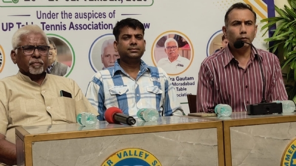 उप्र स्टेट रैंकिंग टेबल टेनिस टूर्नामेंट की जानकारी देते समर वैली स्कूल के प्रधानाचार्य विशाल उपाध्याय। उप्र स्टेट रैंकिंग टेबल टेनिस टूर्नामेंट की जानकारी देते समर वैली स्कूल के प्रधानाचार्य विशाल उपाध्याय।