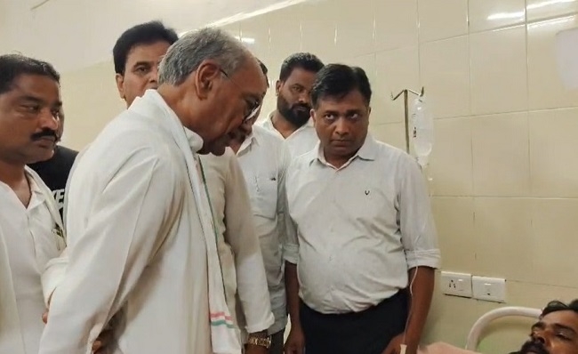 दिग्विजय सिंह सागर पहुंचकर बीएमसी में भर्ती मरीजों से मिले