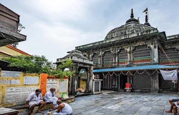 विश्व प्रसिद्ध गयाजी का विष्णुपद मंदिर विश्व प्रसिद्ध गयाजी का विष्णुपद मंदिर