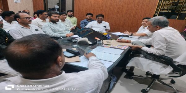 विकास की जमीनी रफ्तार देखने पहुंचे उपायुक्त, लापरवाही पर चेताया
