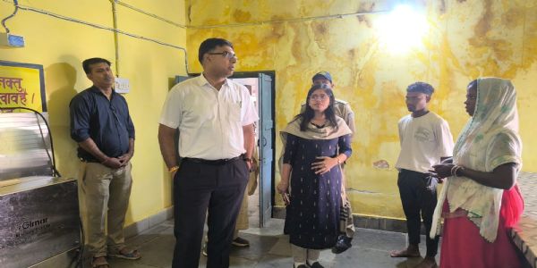 अनूपपुर: कलेक्टर का औचक निरीक्षण, दो अधिकारियों को नोटिस