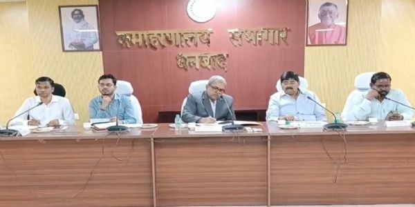 एसआईआर को लेकर प्रमंडलीय आयुक्त ने की समीक्षा