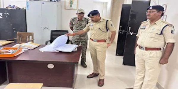 बीजापुर एसपी ने सीमावर्ती थाना तारलागुड़ा एवं भद्राकाली का किया निरीक्षण