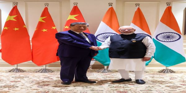 सीमा पर शांति के महत्व को रेखांकित करते हुए प्रधानमंत्री ने चीनी राष्ट्रपति से मुलाकात में व्यापार असंतुलन, आपूर्ति श्रृंखला तथा बाजार पहुंच से जुड़ी चिंताओं को दूर करने पर दिया जोर