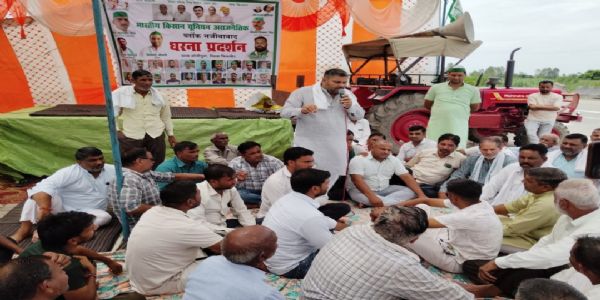 वार्ता के बाद एनएचएआई और प्रशासन के लिखित आश्वासन पर 6 दिनों से चल रहा धरना समाप्त