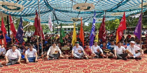 खेलों से बच्चों में बढ़ती है टीम भावना और भाईचारा : केवल सिंह पठानिया
