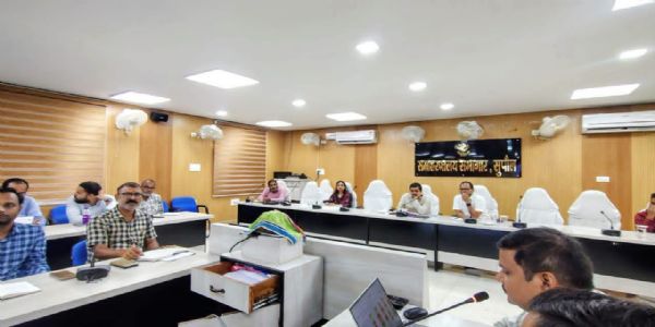 स्वास्थ्य सेवाओं में सुधार को लेकर डीएम ने दिए कई निर्देश