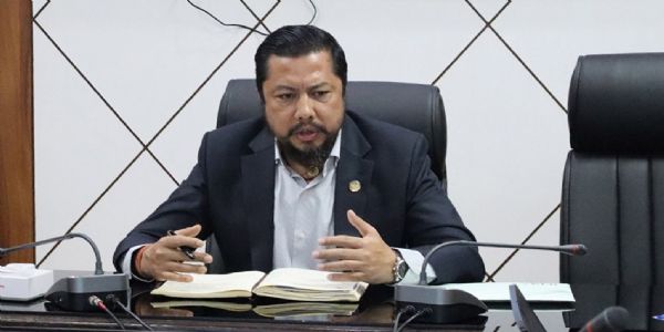 नेपाल के ऊर्जा मंत्री विराज भक्त श्रेष्ठ नेपाल के ऊर्जा मंत्री विराज भक्त श्रेष्ठ