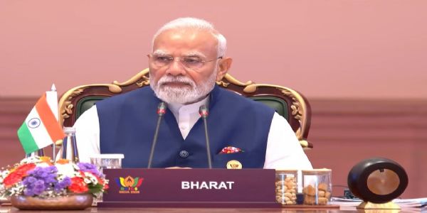 प्रधानमंत्री संबोधित करते हुए प्रधानमंत्री संबोधित करते हुए