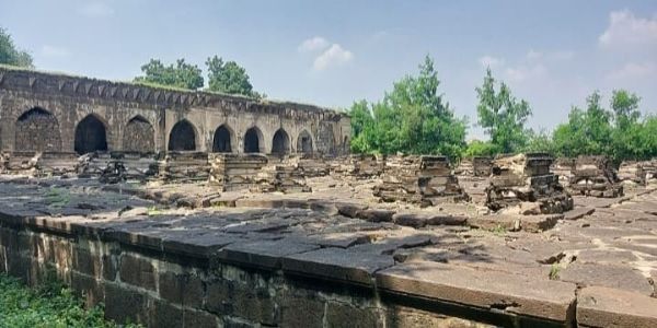 विजयपुर का ‘साठ कब्रिस्तान’ : इतिहास के पन्नों में दर्ज एक अनकही कहानी