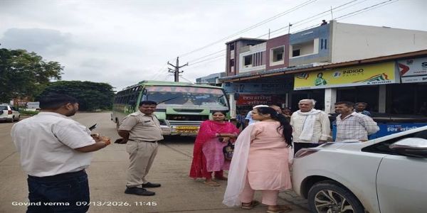 धारः संयुक्त चेकिंग अभियान में 72 बसों की जांच, 33 के विरुद्ध कार्रवाई, 2.68 लाख रुपये का जुर्माना वसूला