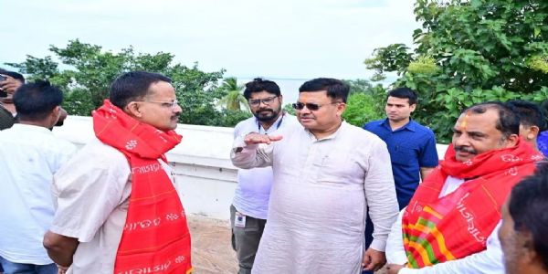 नयागढ़ में नीलमाधव मंदिर के विकास की योजनाओं की मंत्री हरिचंदन ने की समीक्षा