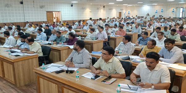सेवा संकल्प अभियान को लेकर प्रभारी मंत्री स्वतंत्र देव सिंह ने की समीक्षा बैठक, विभागवार जिम्मेदारियां तय