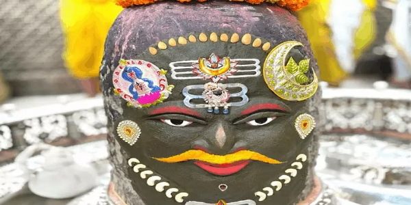 रविवार काे भांग-चंदन और आभूषणों से सजे महाकाल, शेषनाग मुकुट और मुंडमाल से हुआ राजा स्वरूप श्रृंगार