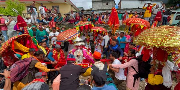 रामणी में उमड़ा आस्था का सैलाब, नंदा की डोलियां कैलाश रवाना