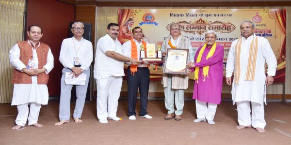 गुरुग्राम: शिक्षक होते हैं संस्कृति के संवाहक: सुरेंद्र जैन