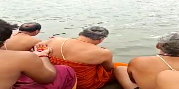 हरतालिका तीज पर सामवेदी ब्राह्मणों ने गंगा तट पर किया उपाकर्म