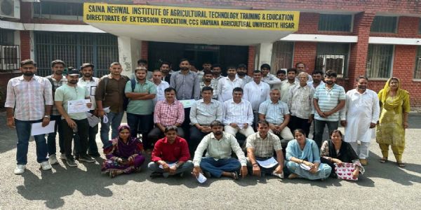 हिसार : डेयरी फार्मिंग को वैज्ञानिक तरीके से अपनाकर आमदनी बढ़ाएं किसान : डाॅ. अशाेक गाेदारा