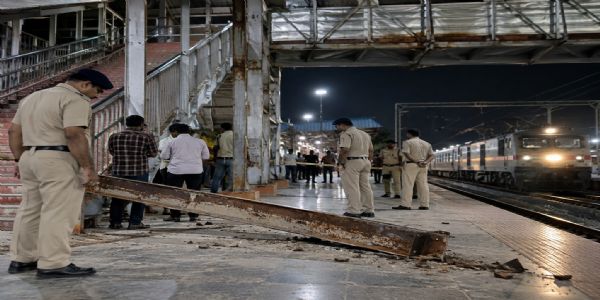 बांदीकुई रेलवे स्टेशन पर फुट ओवरब्रिज का लोहे का एंगल सिर पर गिरा, यात्री की मौत