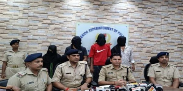 एसआईआर कर्मी बनकर महिला को बंधक बना लूट करने वाले चार आरोपित गिरफ्तार