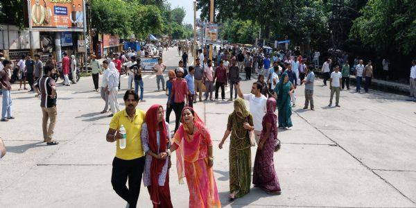 (अपडेट) अलवर में बाइक सवार तीन युवकों की मौत, परिजनों ने हत्या का आरोप लगाया