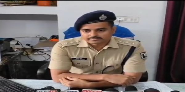 काम दिलाने के बहाने मां को झांसा देकर दो बच्चों का अपहरण, पुलिस ने महिला आरोपी को दबोचा, दोनों बच्चियां सकुशल बरामद