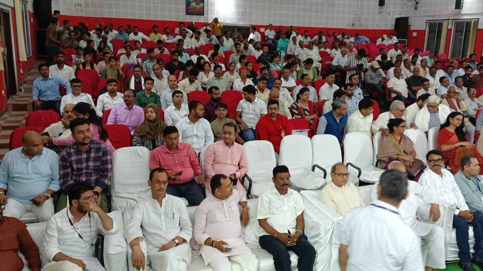 भारतीय भाषा समागम में उपस्थित लोग। भारतीय भाषा समागम में उपस्थित लोग।