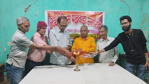 उद्घाटन करते अतिथि उद्घाटन करते अतिथि