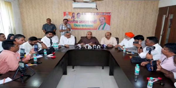 फतेहाबाद : पीएम मोदी ने 25 वर्षों के सार्वजनिक जीवन में पारदर्शिता और सुशासन का उदाहरण पेश किया : रणबीर सिंह गंगवा