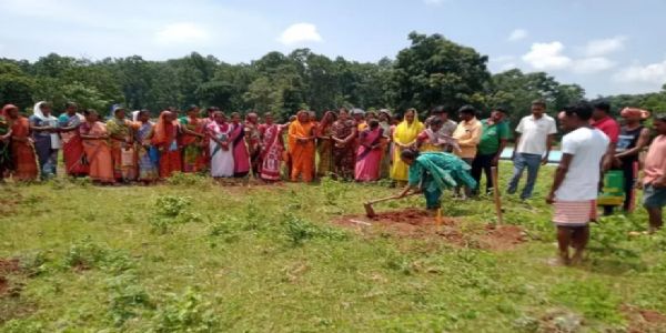 करमपदा में स्वास्थ्य भवन निर्माण के लिए भूमि पूजन