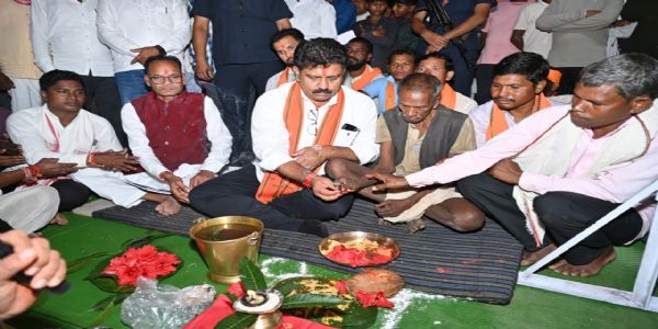 उप मुख्यमंत्री विजय शर्मा ने मुड़घुसरी में 1.48 करोड़ रुपये के तीन सड़क का किया भूमिपूजन