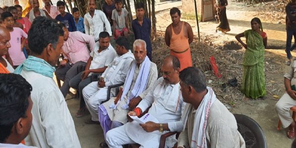 जनता के बीच पहुंचे वाल्मीकिनगर विधायक, समस्याओं के समाधान का दिया भरोसा
