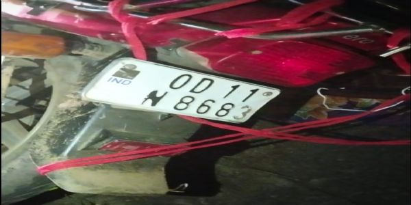 वाहन की टक्कर से बाइक सवार की मौत, पुलिस ने शव परिजनों को सौंपा