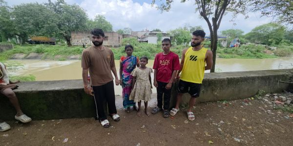 पकरिया झूलन में नहर में बह गईं मां-बेटी, तीन युवकों ने जान पर खेलकर बचाई जिंदगी